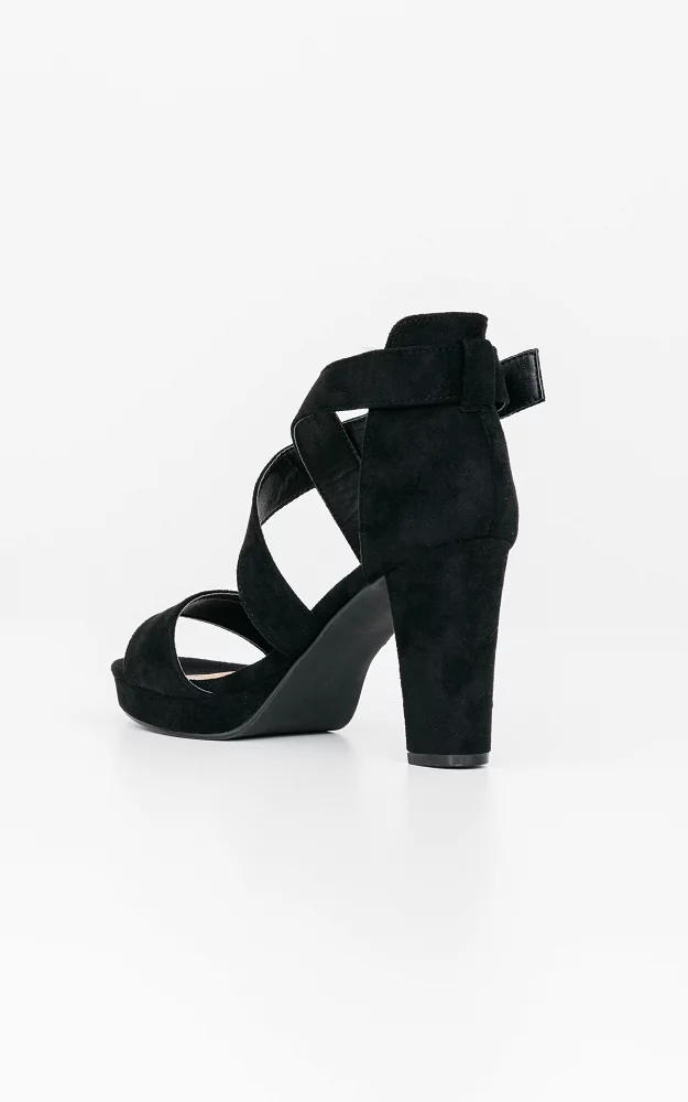Strappy heels with clasp Black
