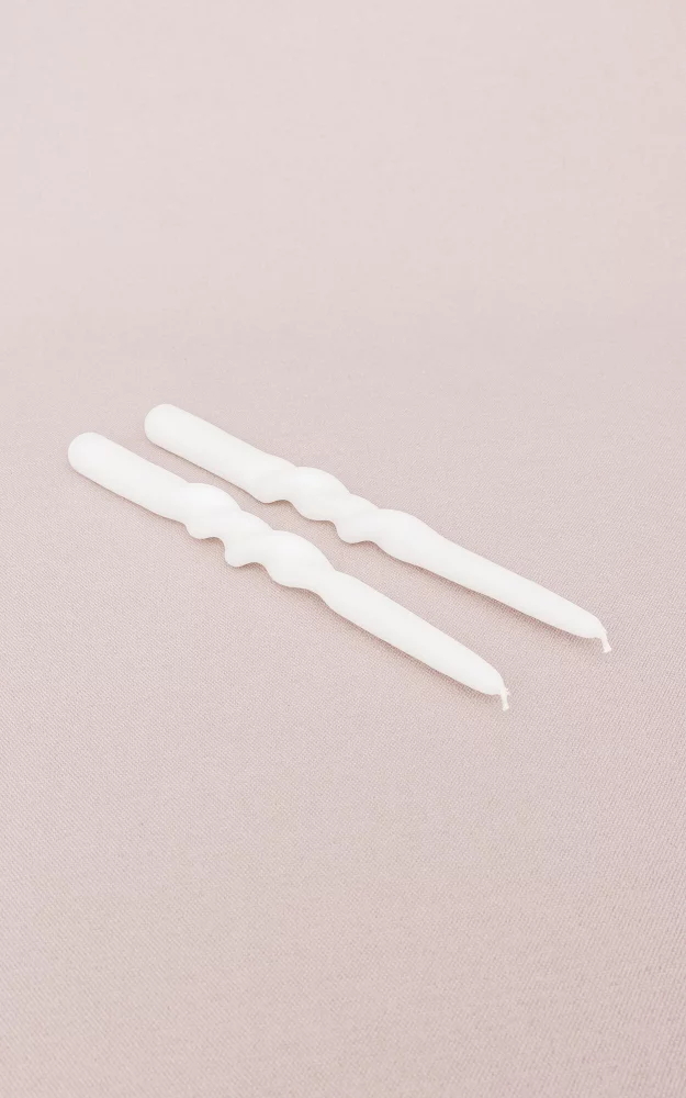 Set of 2, twisted candles White