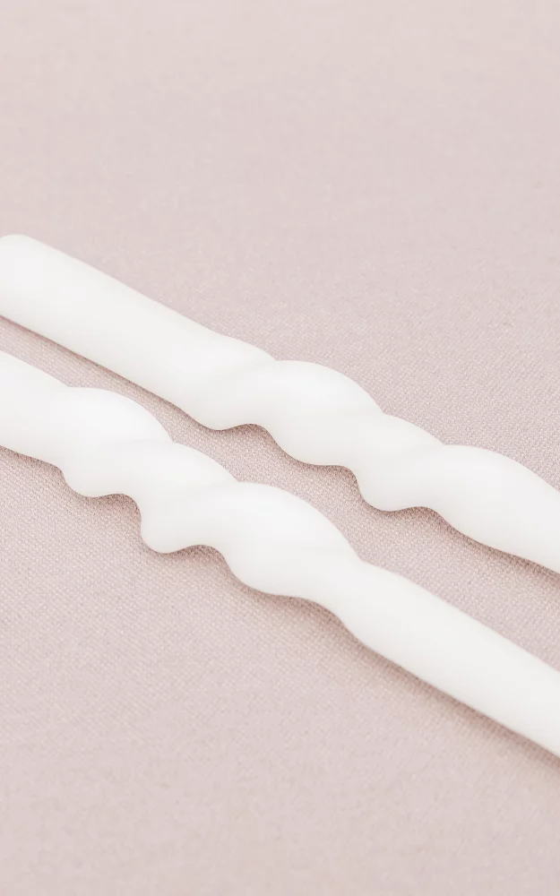 Set of 2, twisted candles White