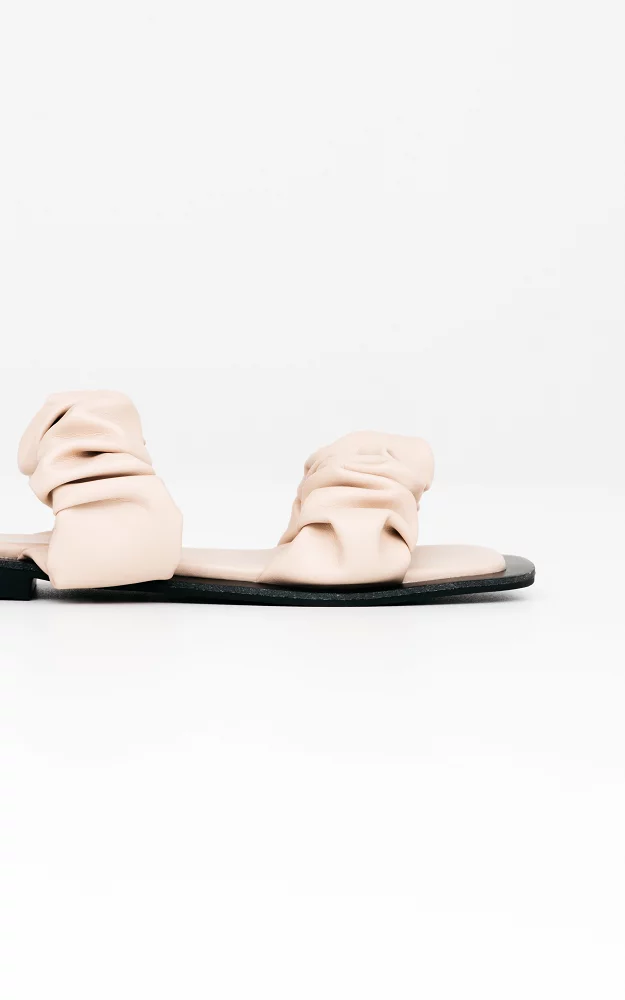 Slip-on sandals with square noses Beige
