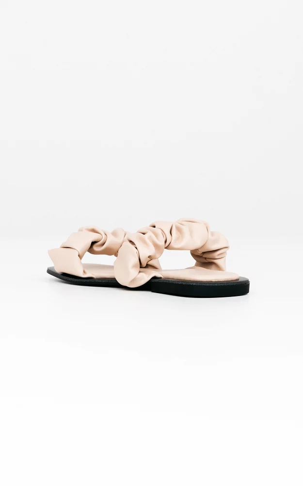 Slip-on sandals with square noses Beige