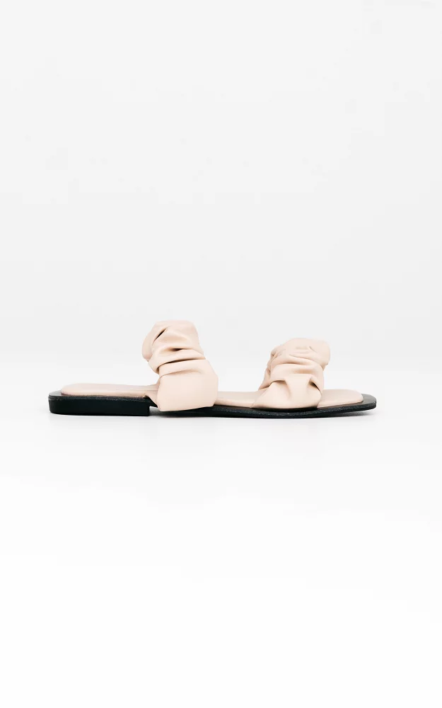 Slip-on sandals with square noses Beige