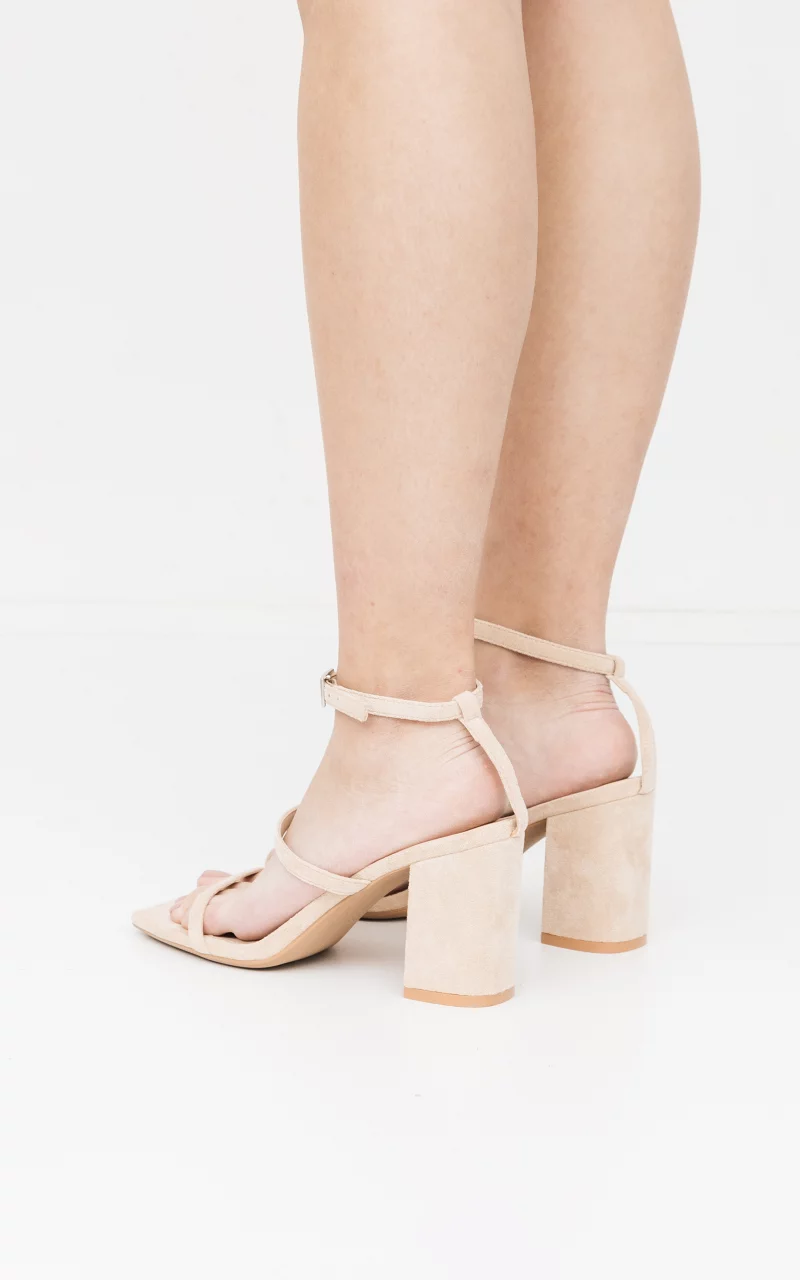 Heels with square noses Beige