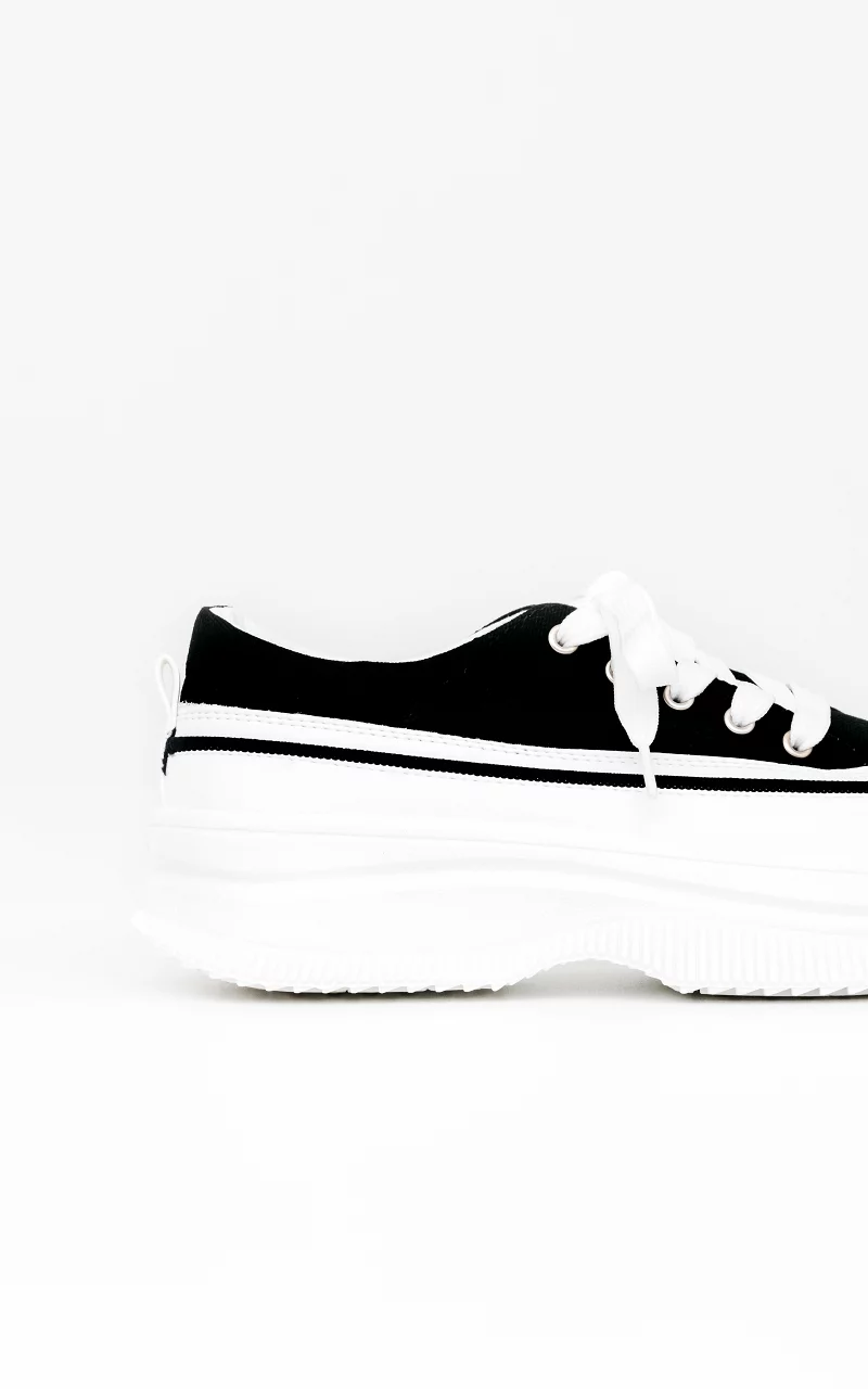 Sneakers with thick soles Black White