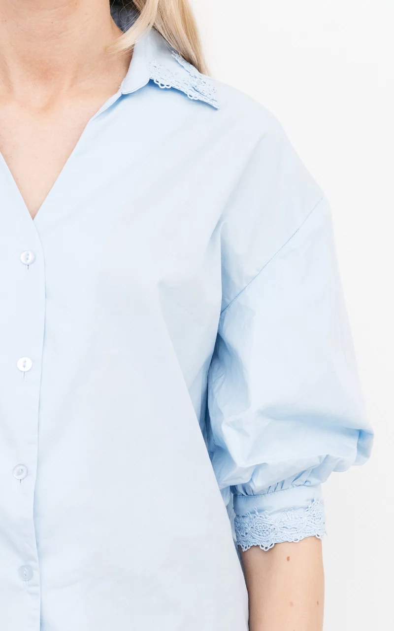 Spitzenbluse mit Puffärmeln Hellblau