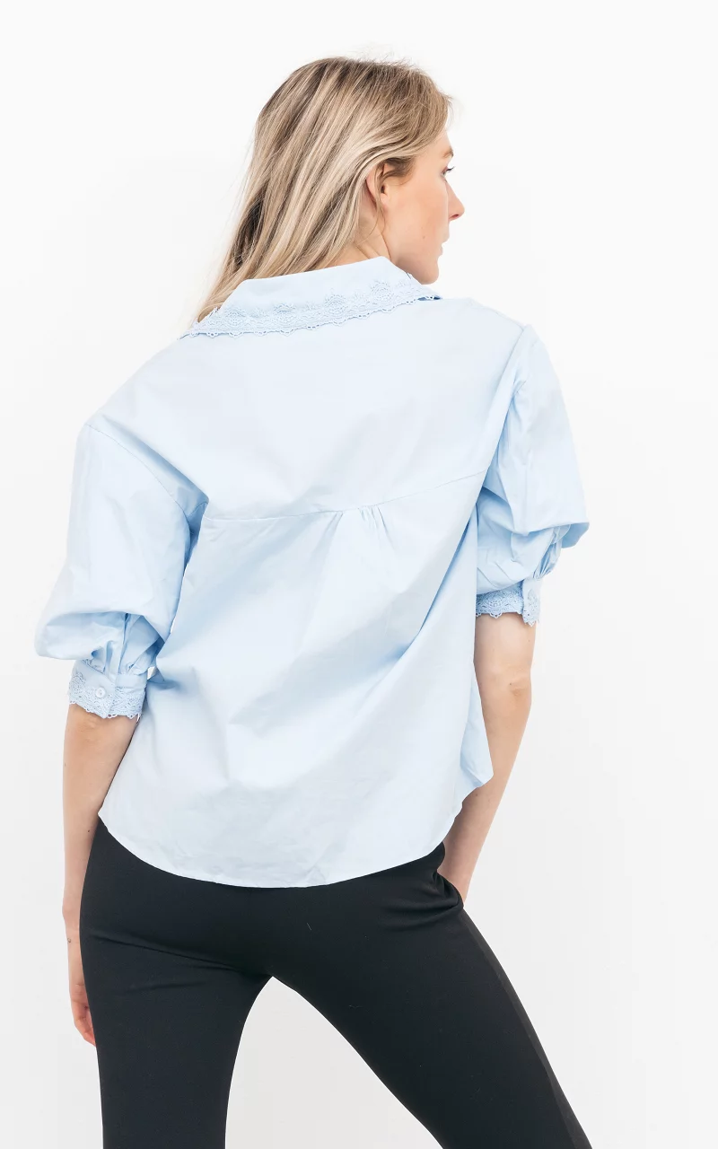 Spitzenbluse mit Puffärmeln Hellblau