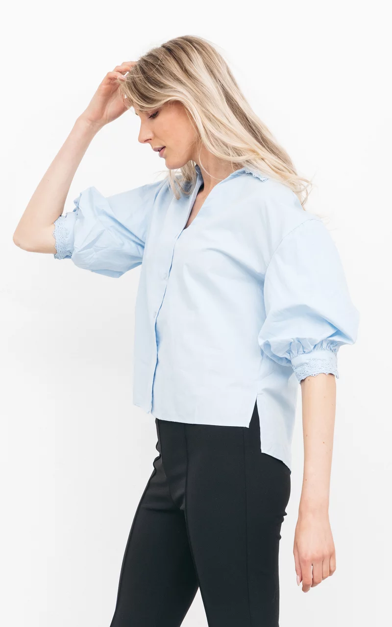 Spitzenbluse mit Puffärmeln Hellblau