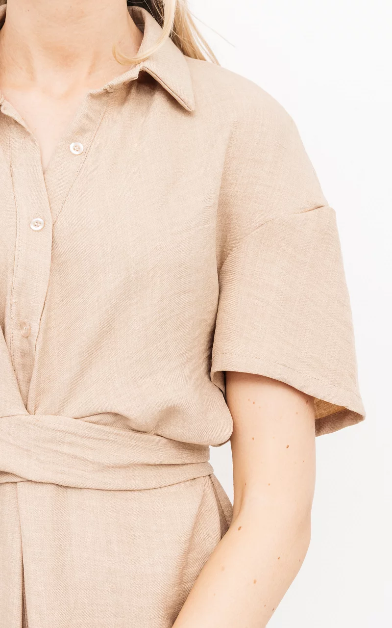 Luftiges Kleid mit Rockschlitzen Beige