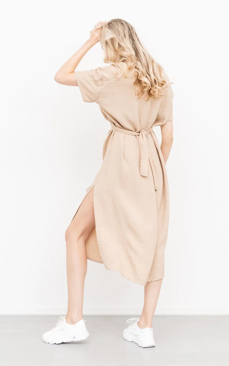 Luftiges Kleid mit Rockschlitzen Beige