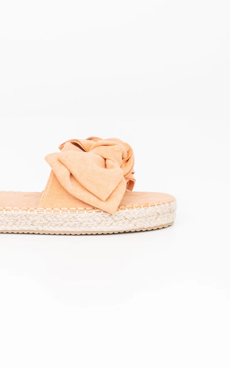 Slip-on sandals with woven soles Peach