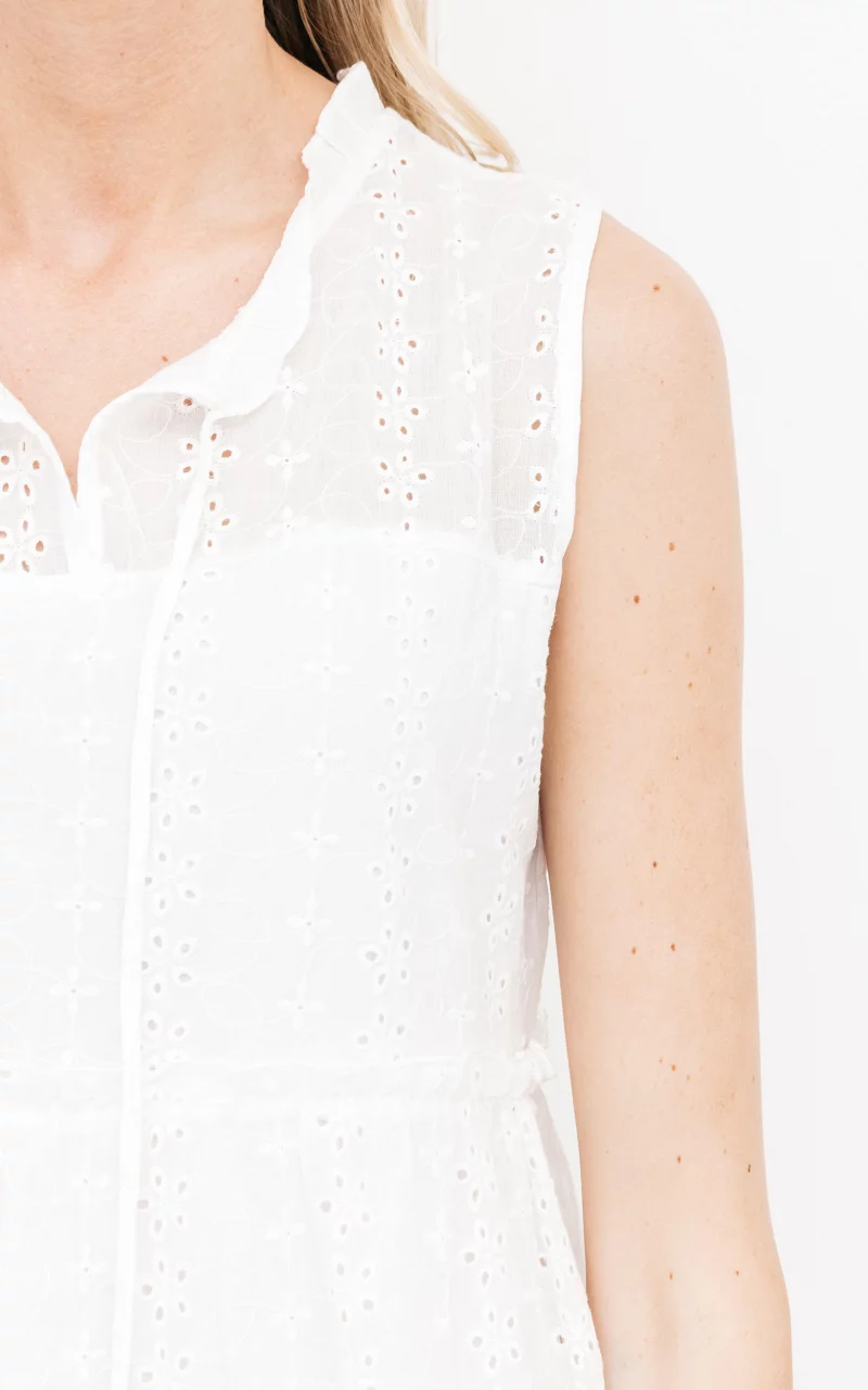 Niedliches Kleid mit Stickerei Weiß