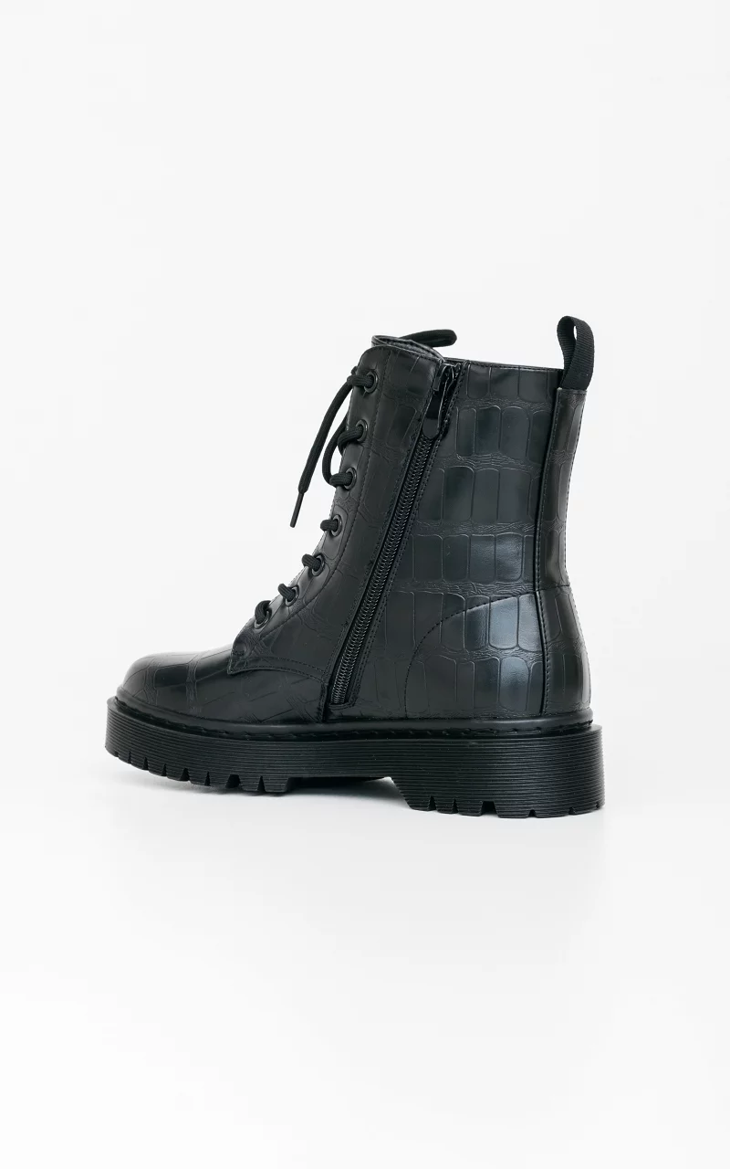 Boots with thick soles Black