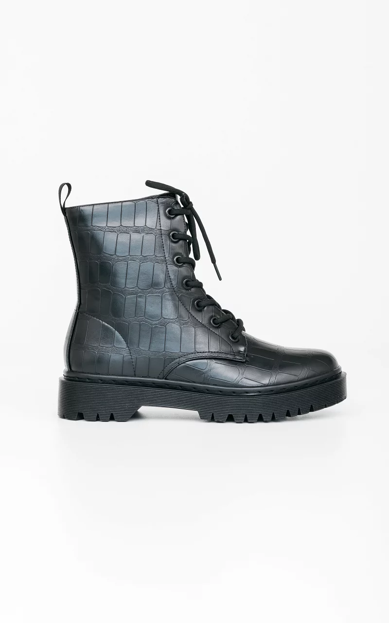 Boots with thick soles Black