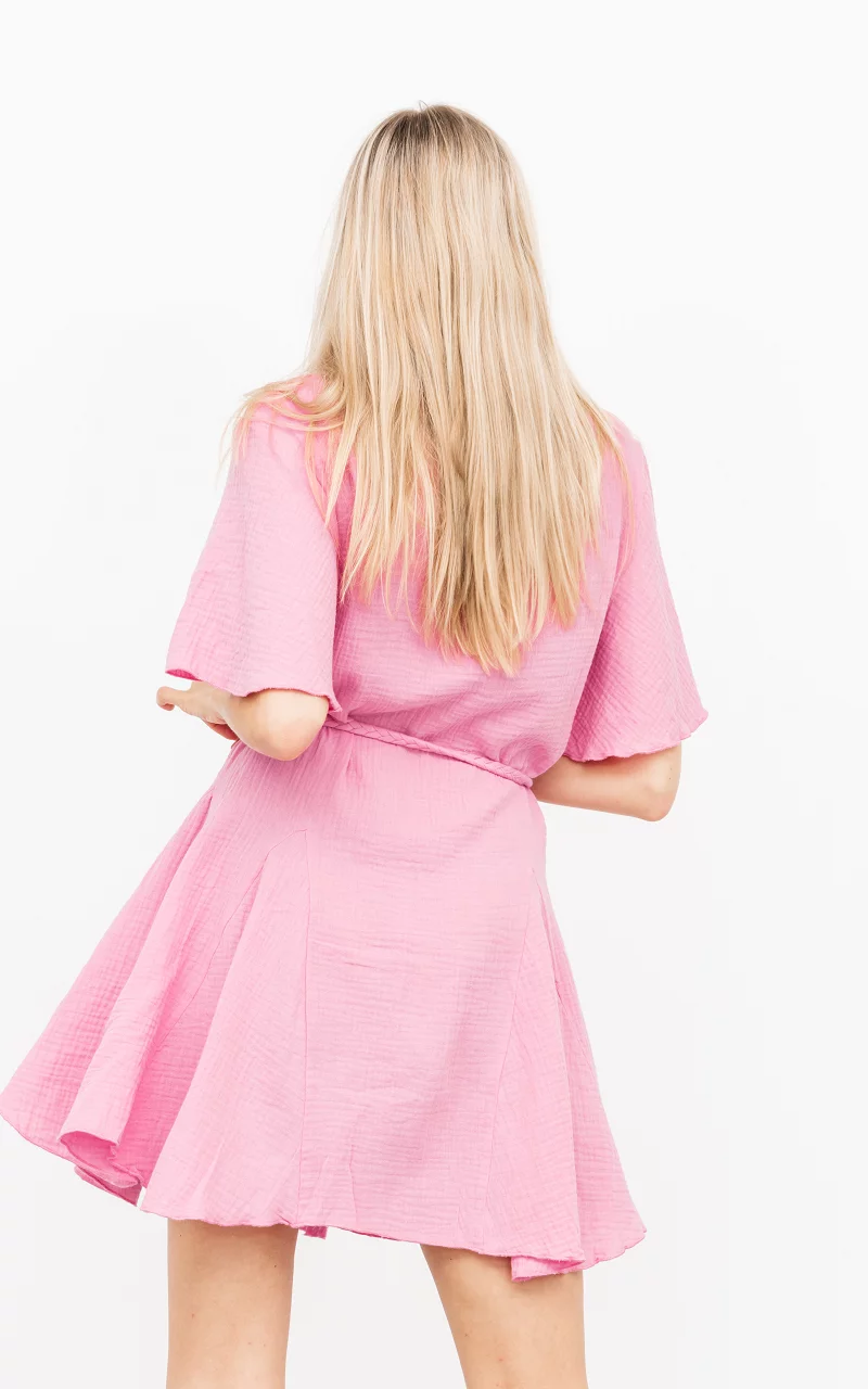 Katoenen jurk met gevlochten riempje Roze