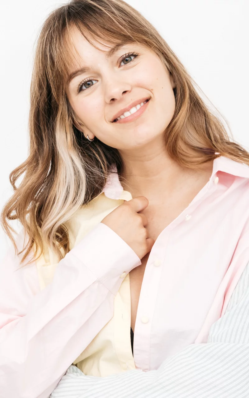 Blouse met knoopjes en borstzakje Lichtroze Geel