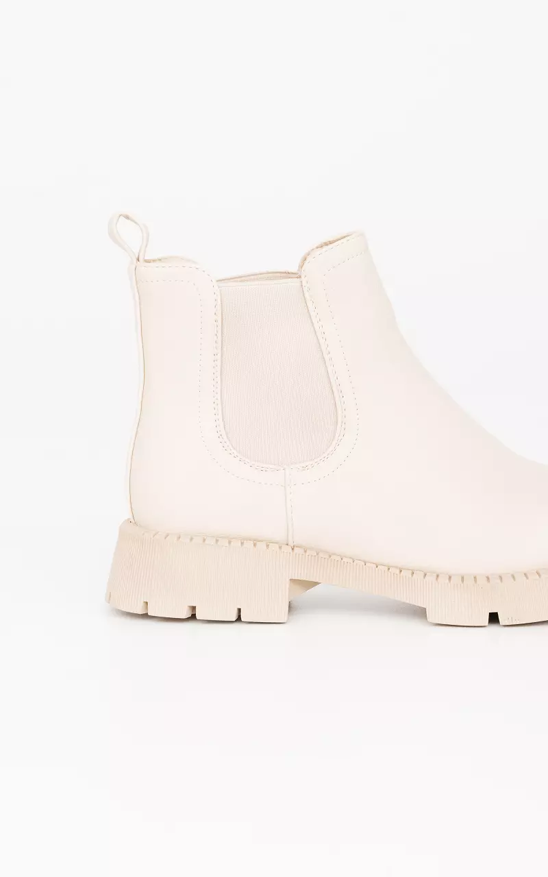 Chelsea boots with thick soles Beige