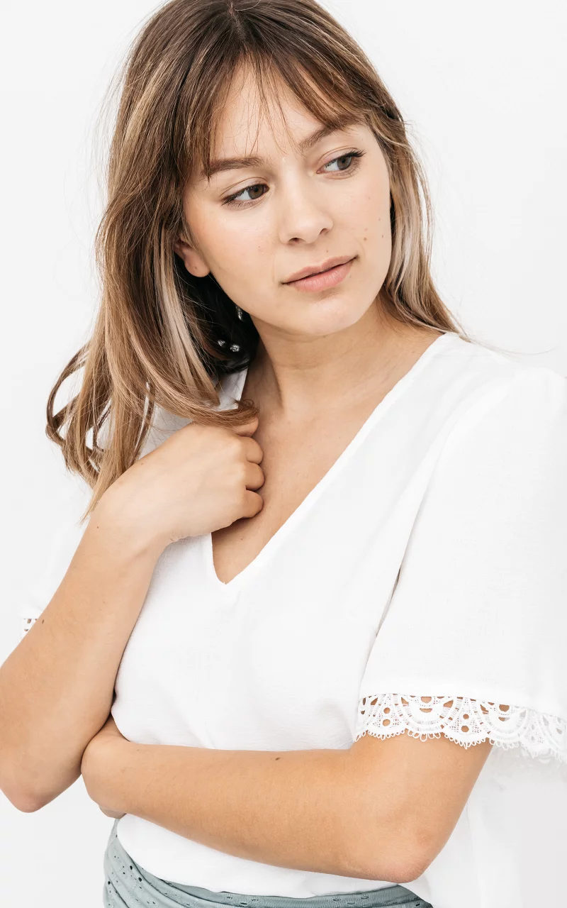 Luftiges Top mit Spitzen-Details Weiß
