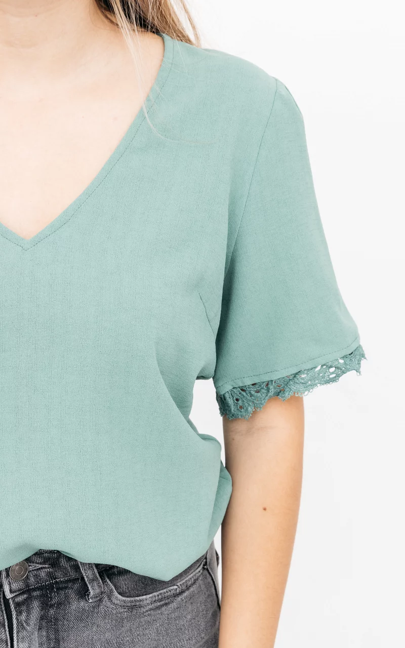 Luftiges Top mit Spitzen-Details Grün