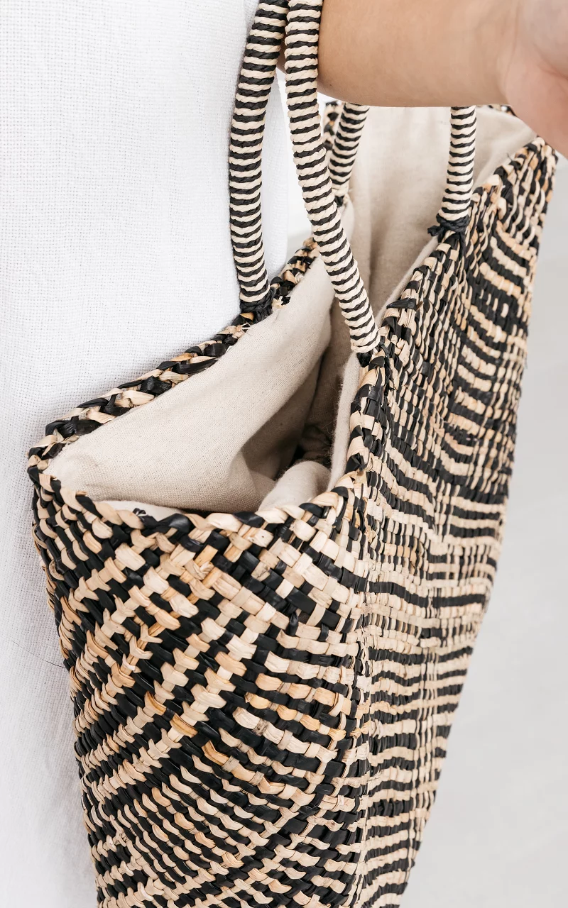 Wicker bag with an inner pocket Brown Black