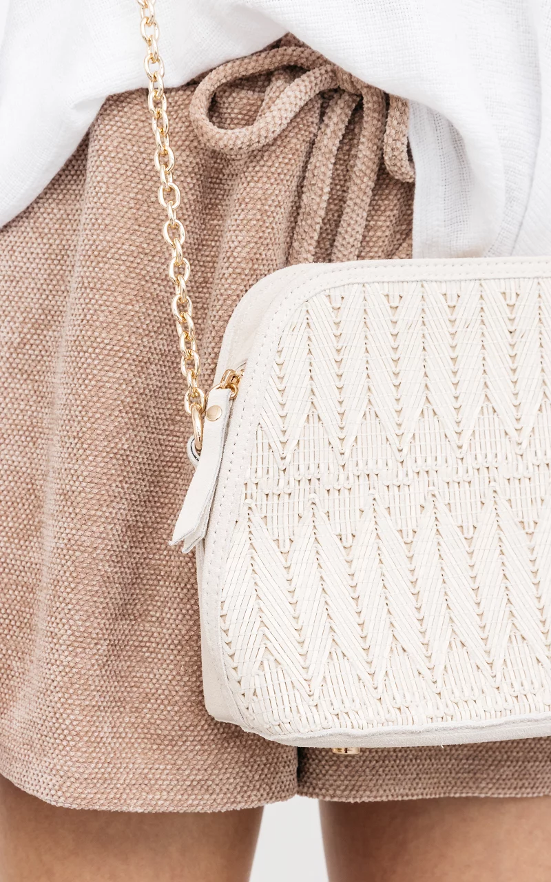 Leather bag with gold-coated chain Cream
