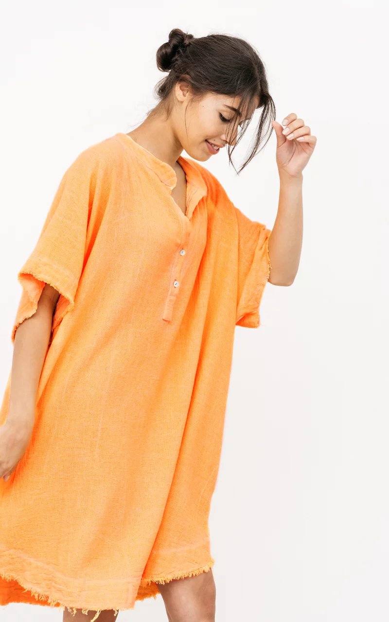 Katoenen jurk met parelmoer knoopjes Oranje