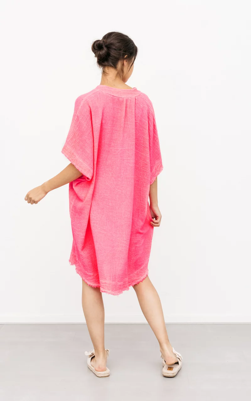 Katoenen jurk met parelmoer knoopjes Roze