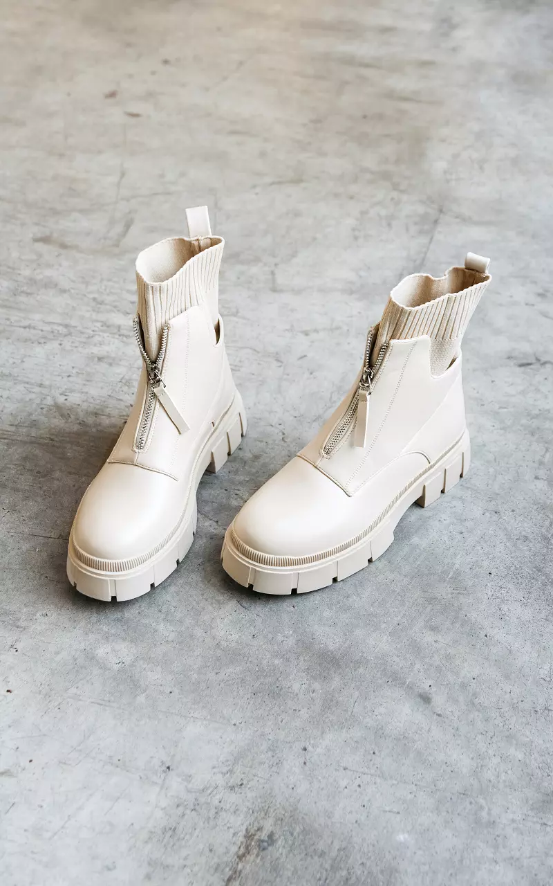 Lined boots Beige