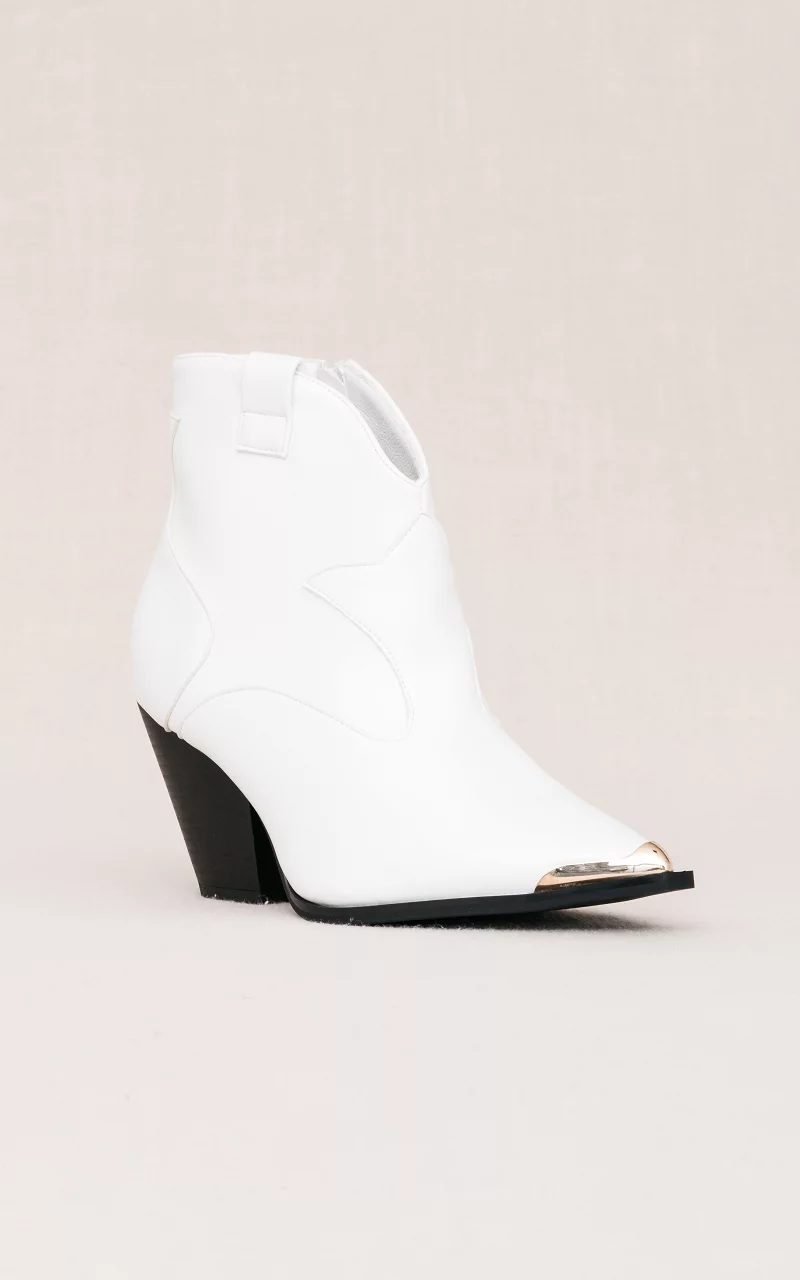 Cowboy boots with detailed noses White