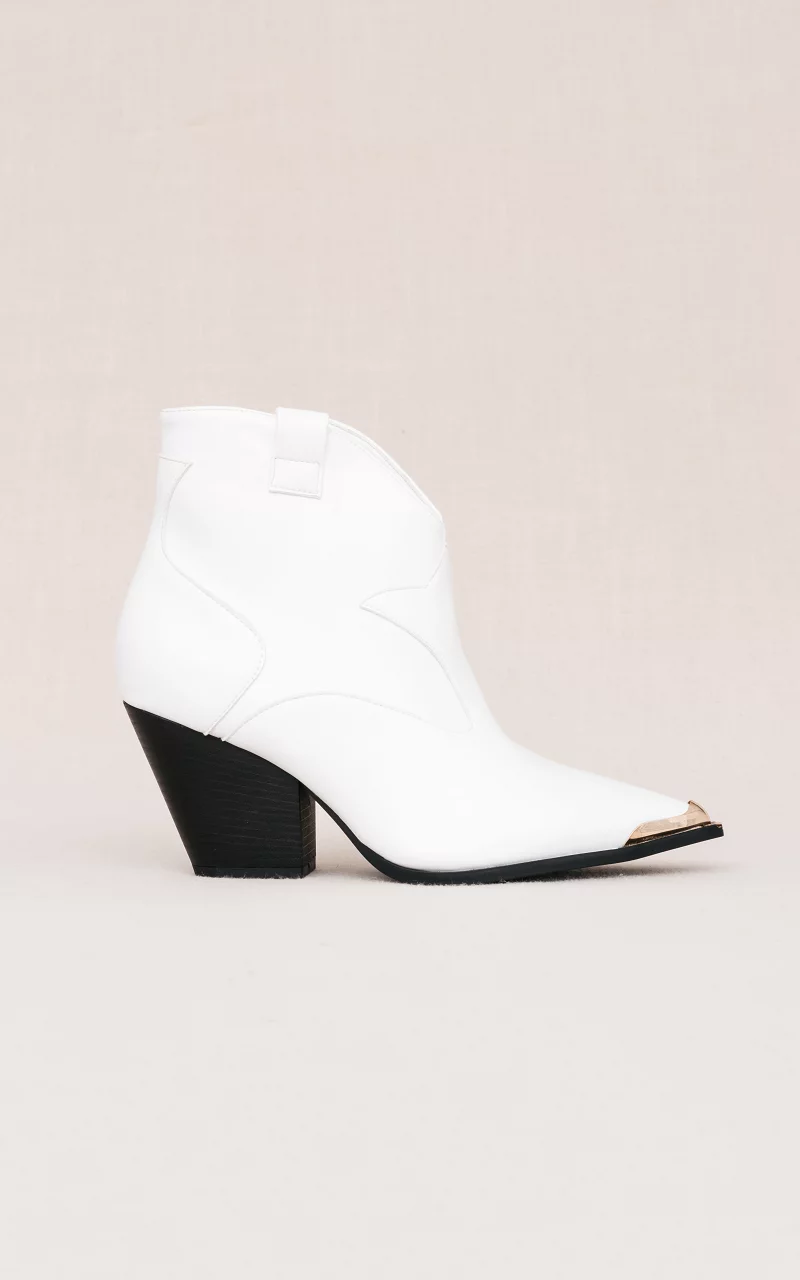 Cowboy boots with detailed noses White