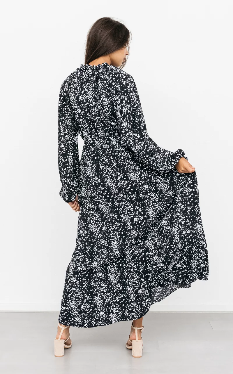 Maxi dress with flower print Black White