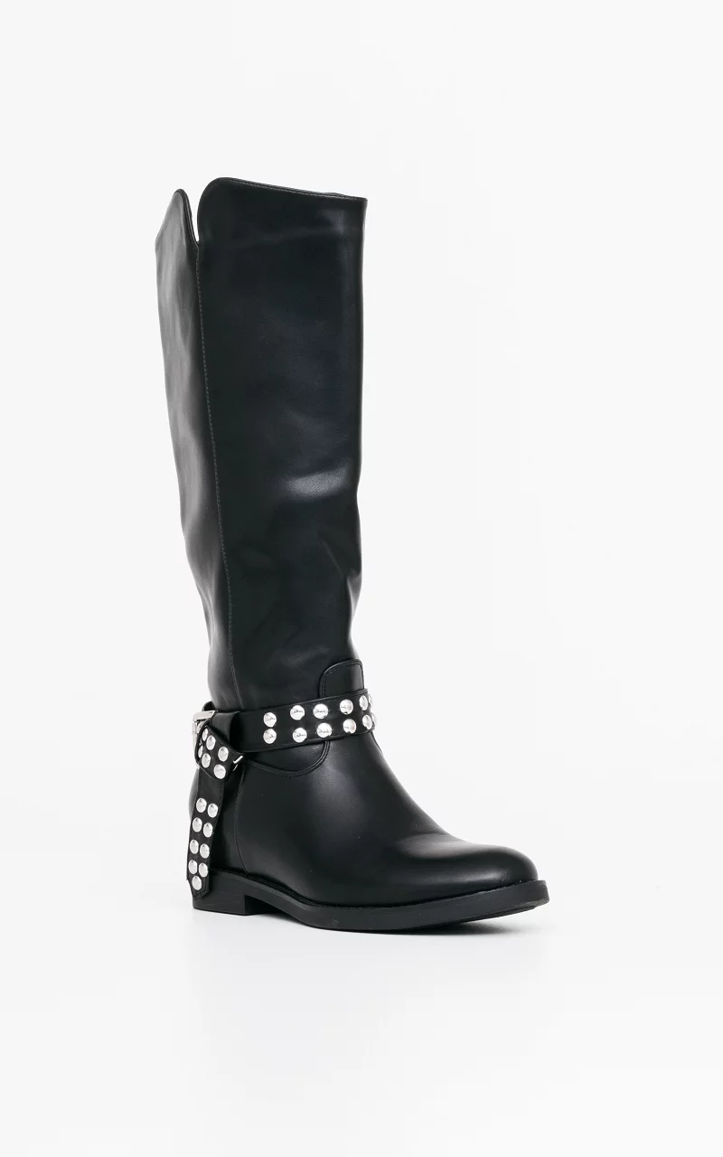 Studded boot with belt Black