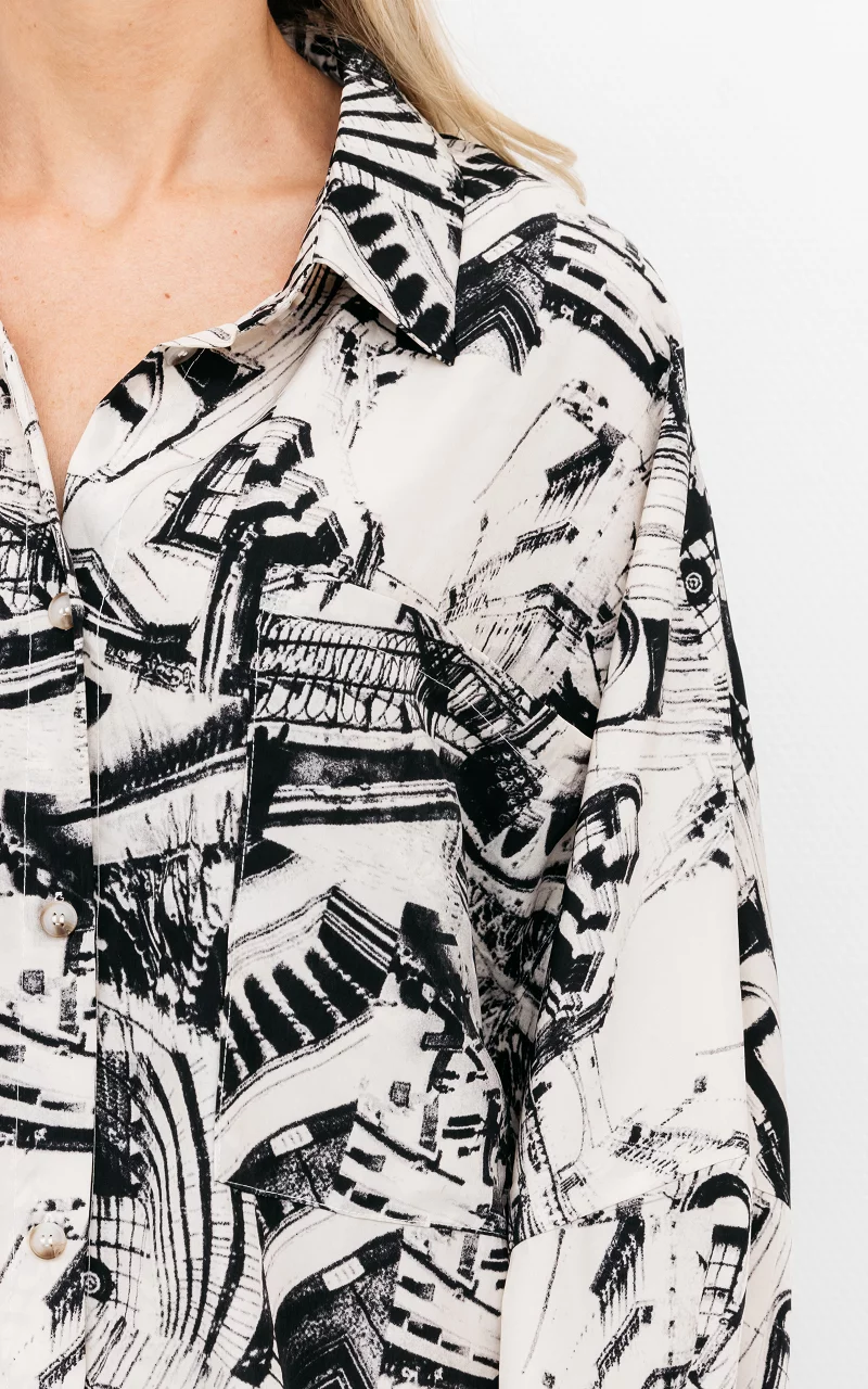 Oversized Bluse mit abstraktem Muster Schwarz Beige