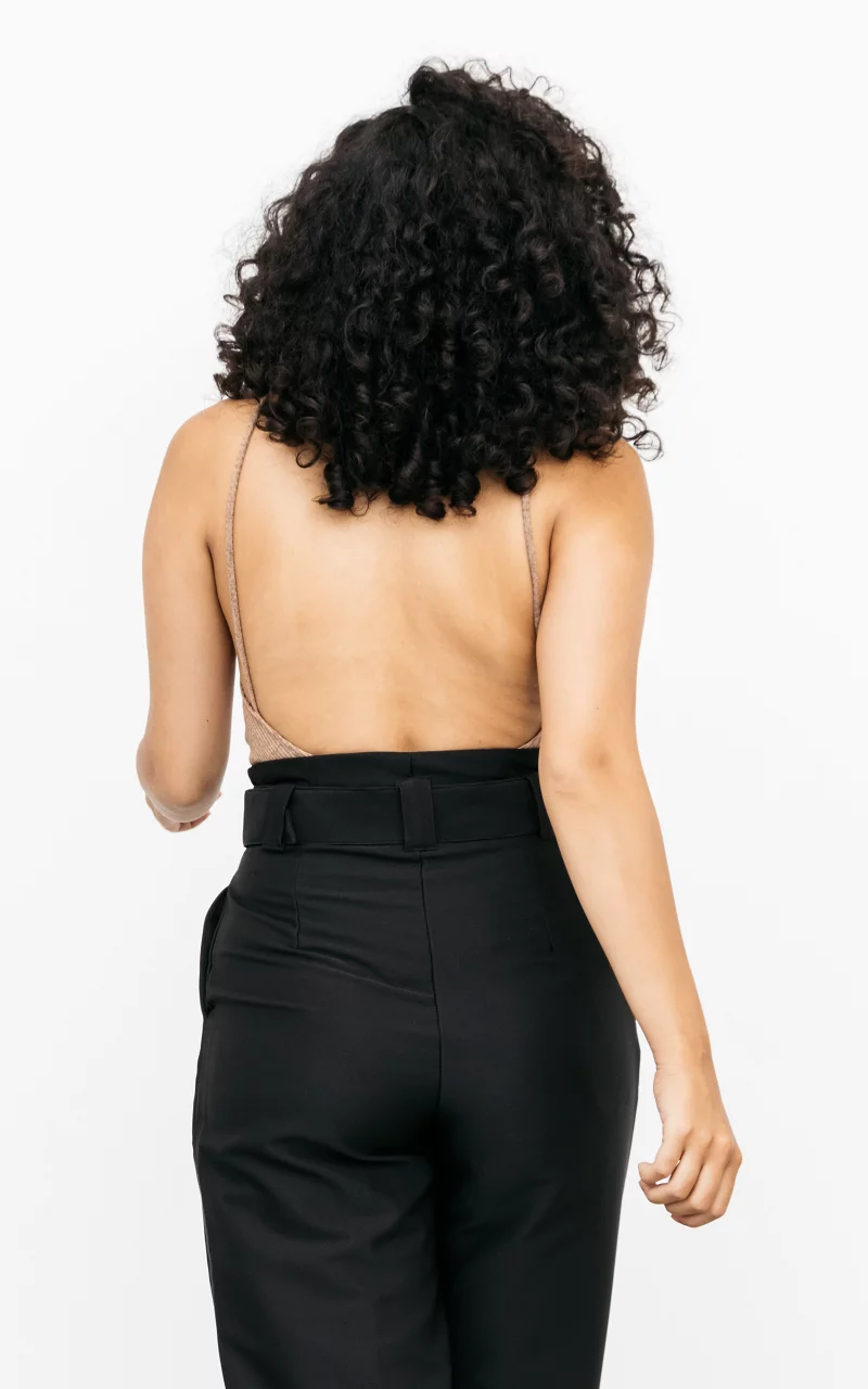 Body with low back Brown