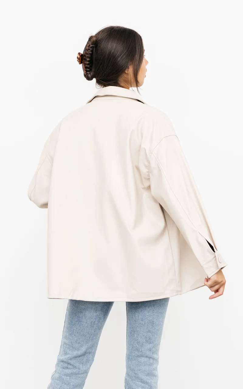 Leatherlook blouse met borstzakken Beige