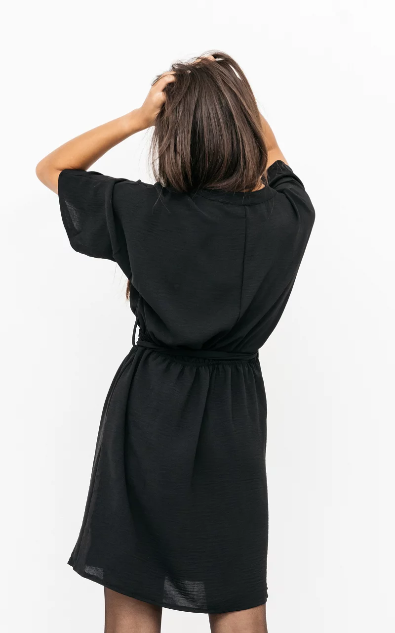 Kurzes Kleid mit Taschen Schwarz