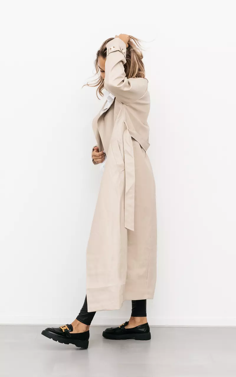 Leather-look trenchcoat with buttons Beige