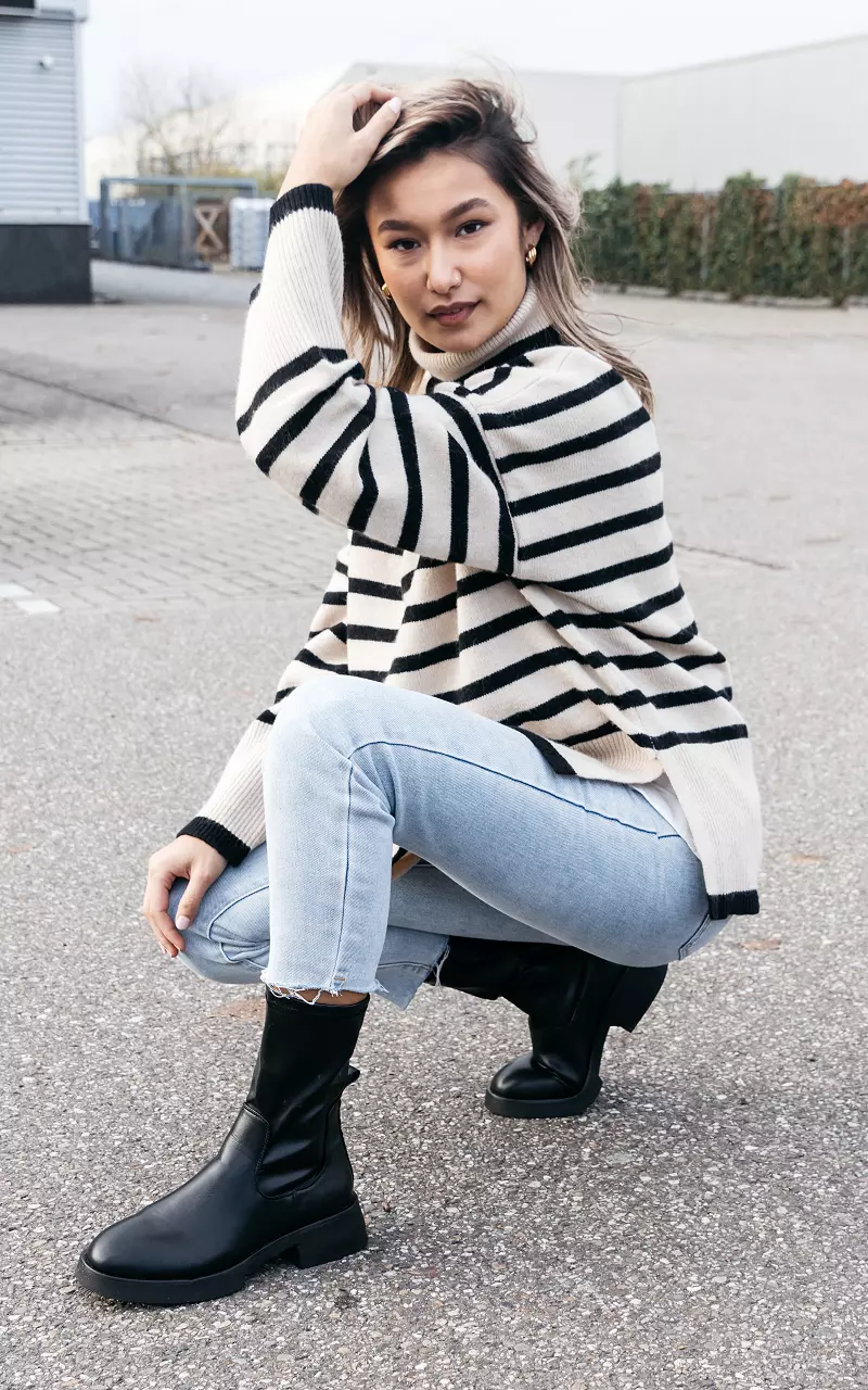Oversized turtleneck sweater with stripes Beige Black