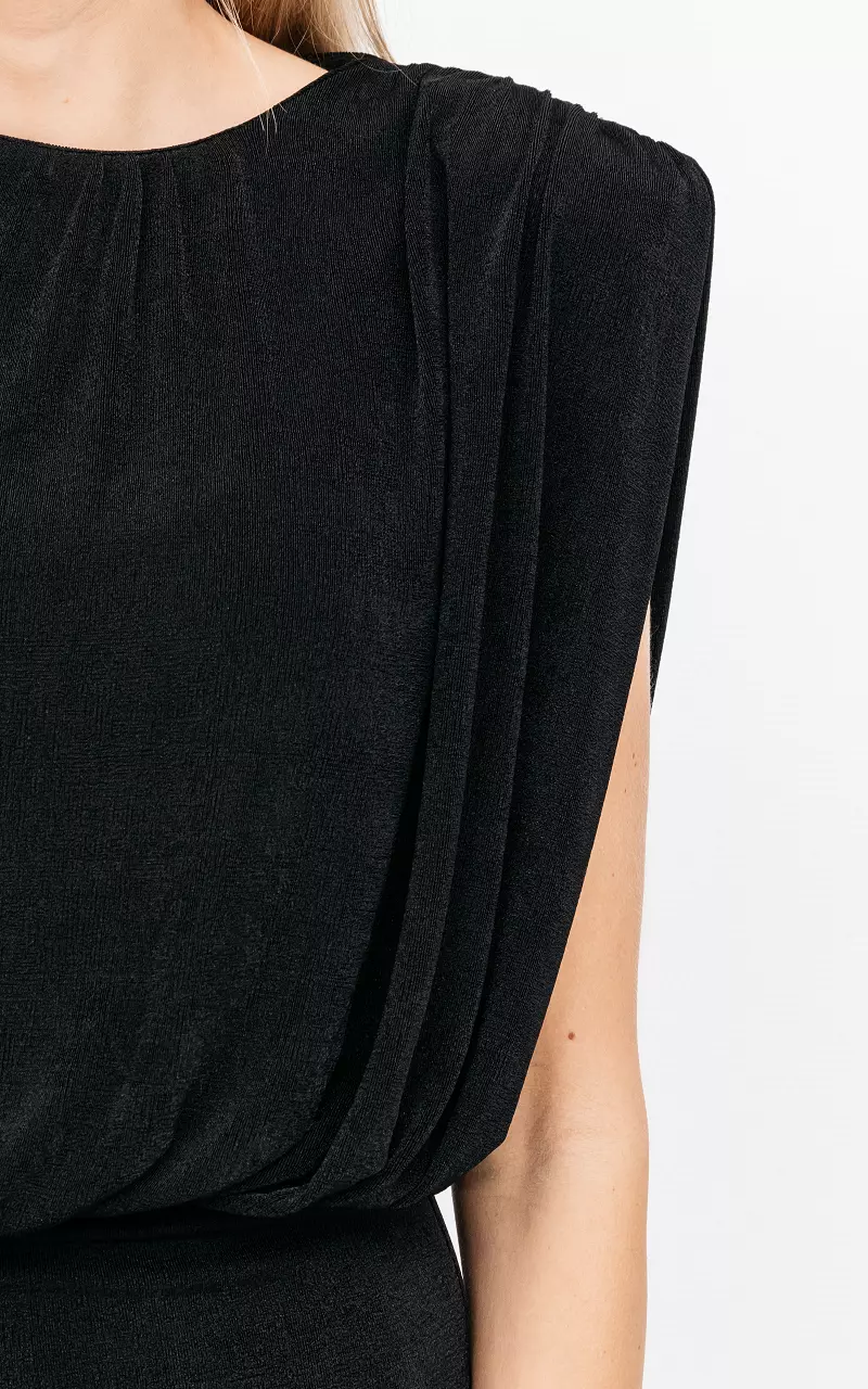 Asymmetrisches Kleid mit Schulterpolstern Schwarz