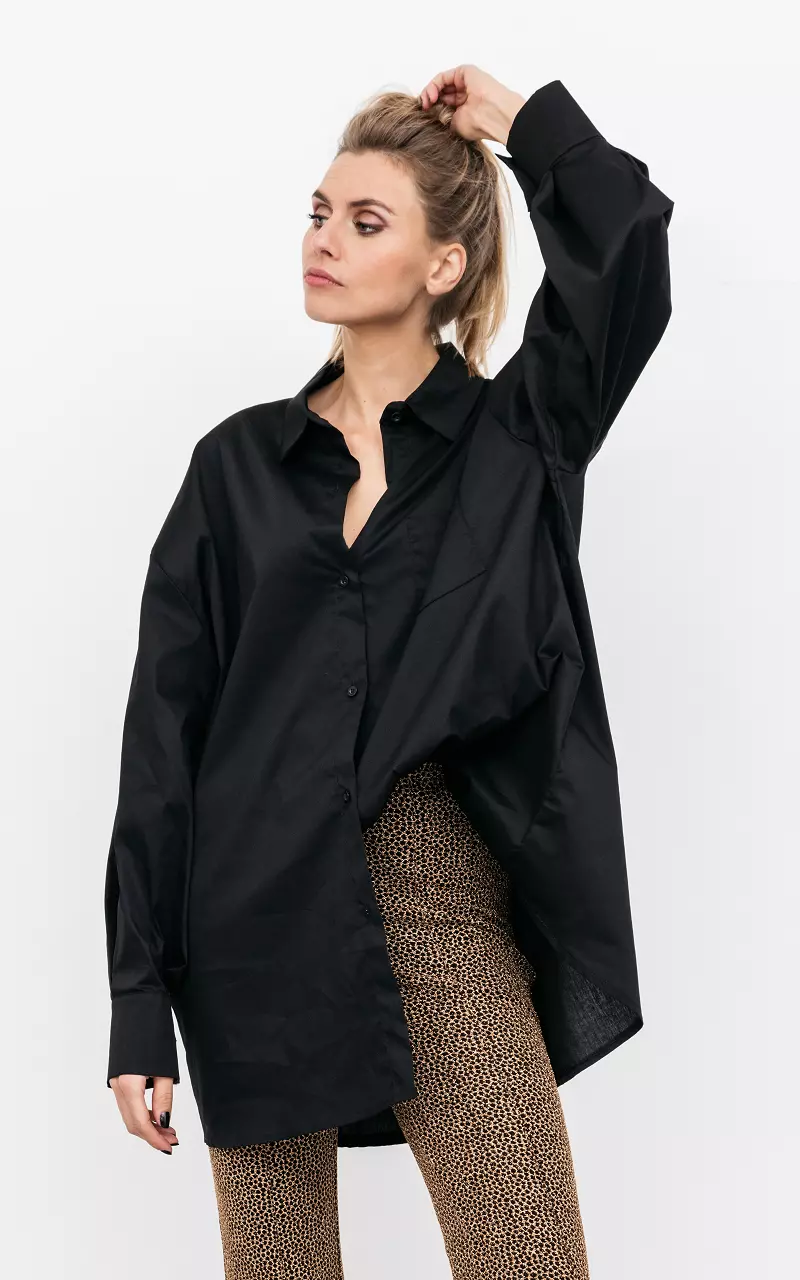 Oversized blouse met borstzakje Zwart