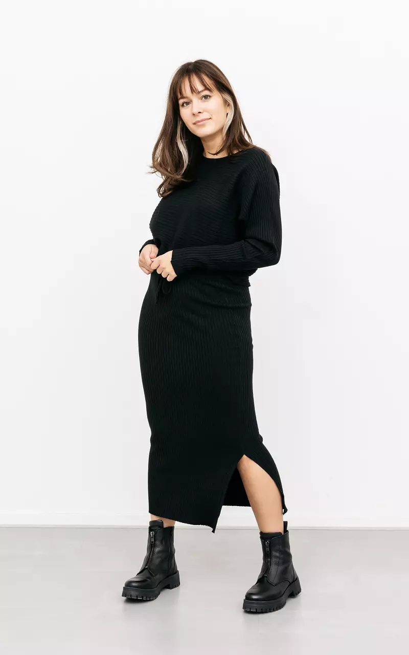 Stretchy set of sweater and skirt Black