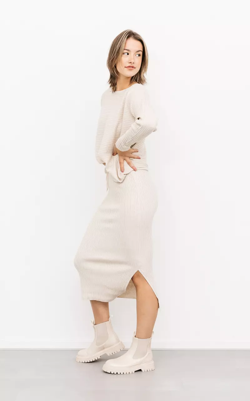 Stretchy set of sweater and skirt Cream