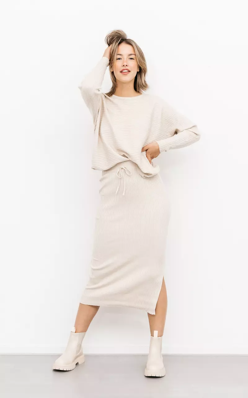 Stretchy set of sweater and skirt Cream