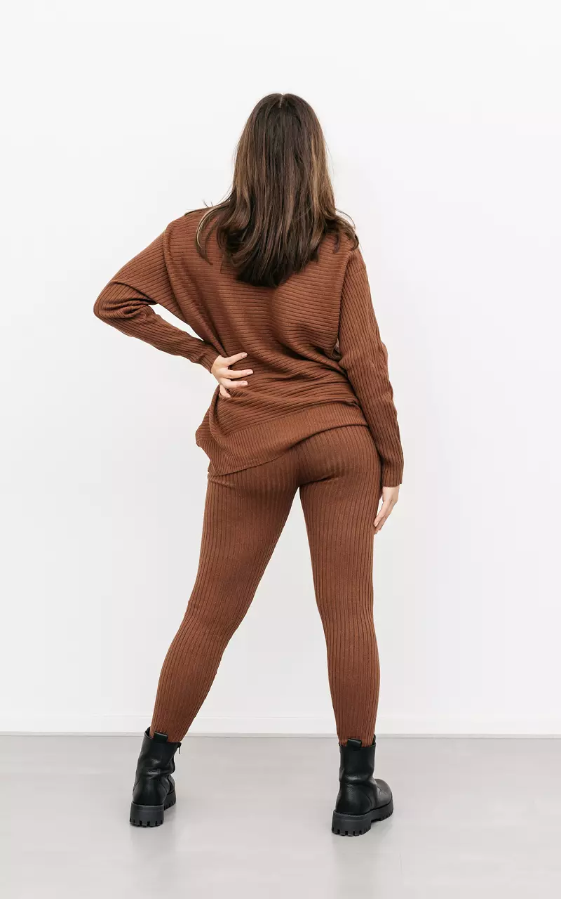 Comfy set of sweater and pants Brown