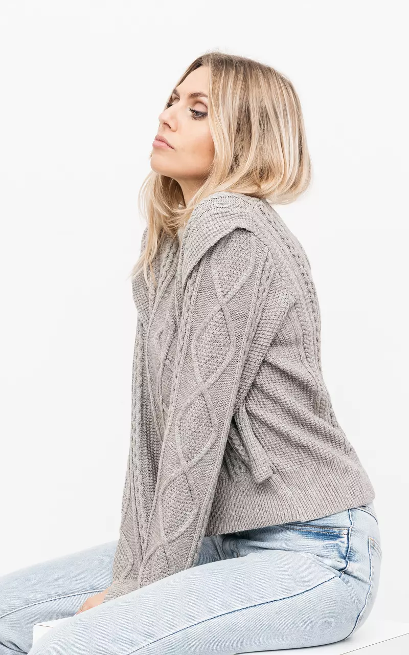 Cable-knit sweater with flounces Grey