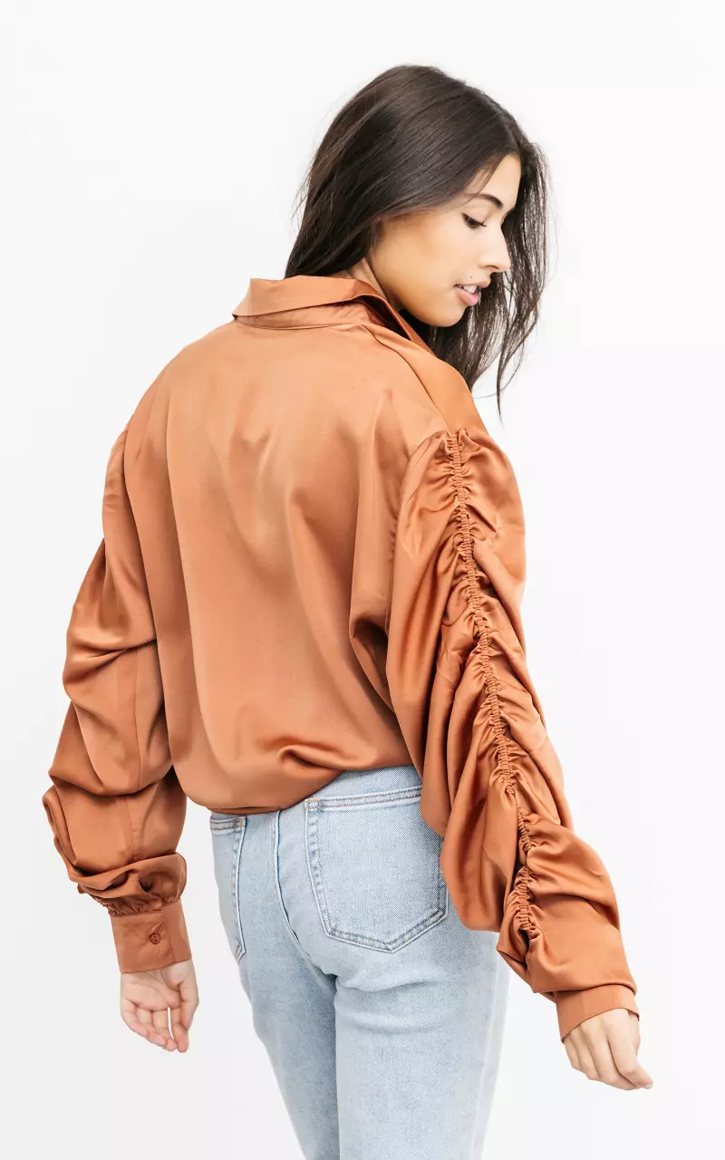 Silky blouse with ruffled sleeves Rust Brown
