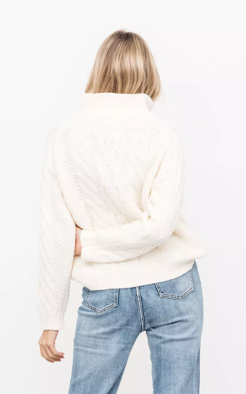 Cable knit zip-up sweater Cream