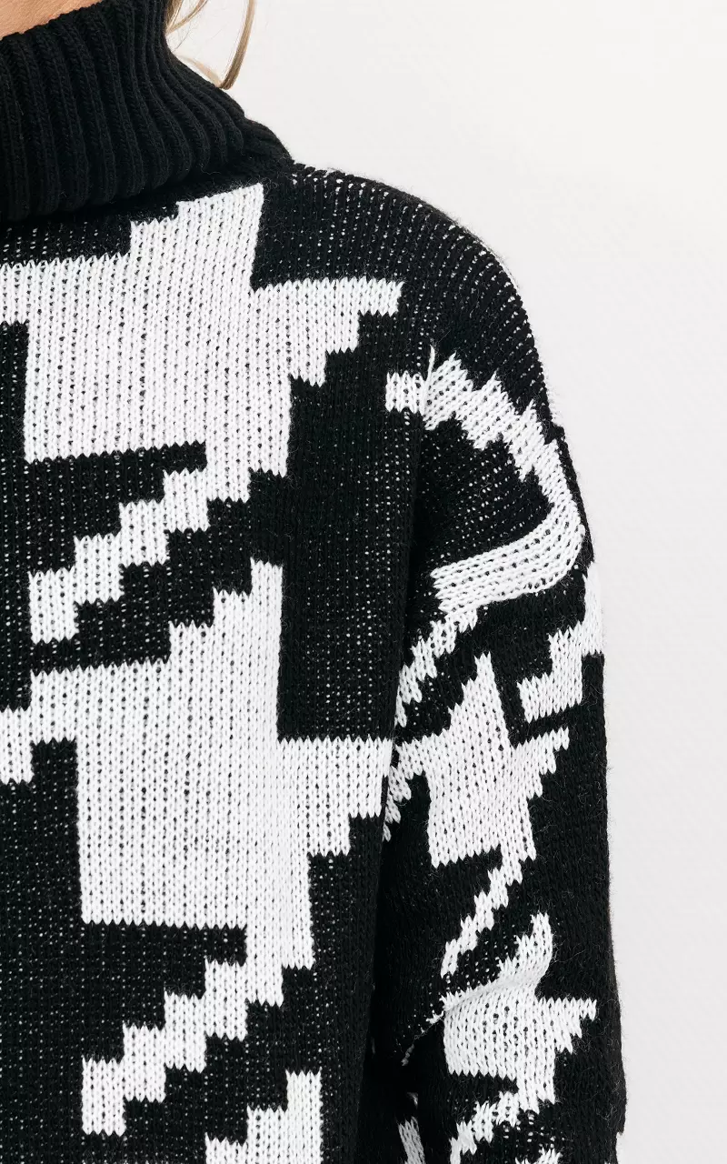 Rollkragen-Pullover mit Muster Schwarz Weiß