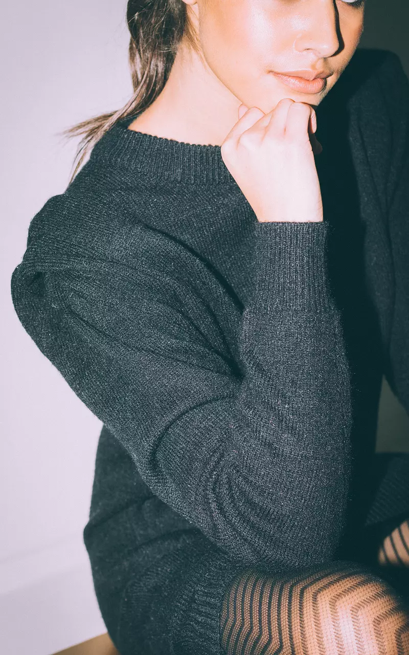 Pulloverkleid mit Schulterdetail Schwarz
