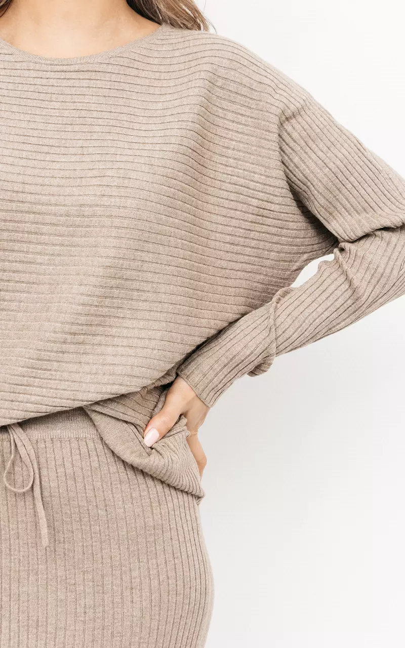 Stretchy set of sweater and skirt Taupe