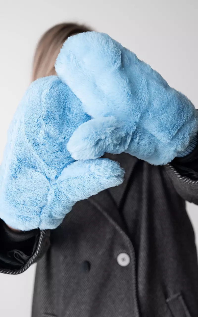 Fäustlinge aus Kunstfell Hellblau